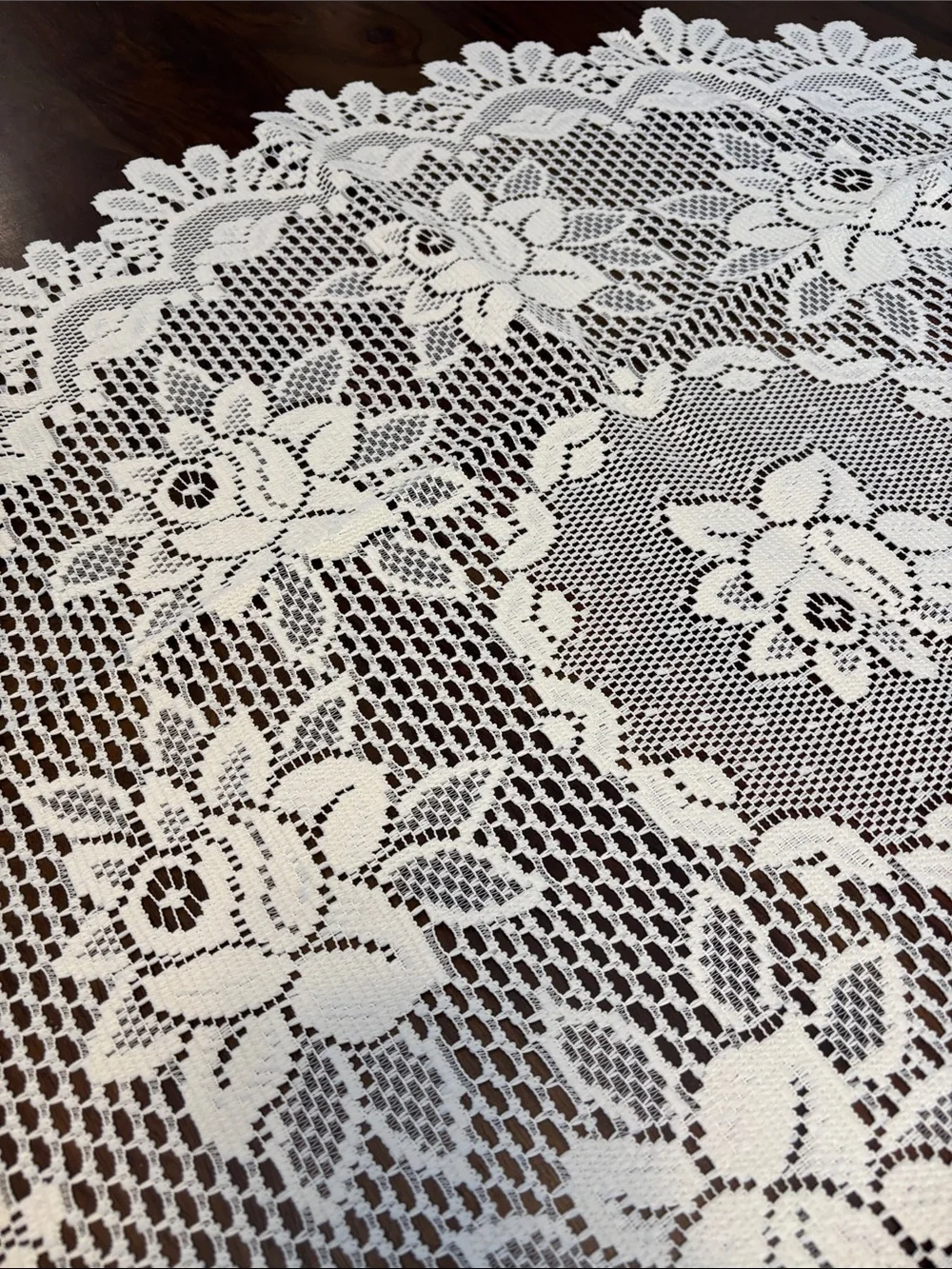 NWT - Vintage JCPenny Cream Liechtenstein Lace Floral Table Cover